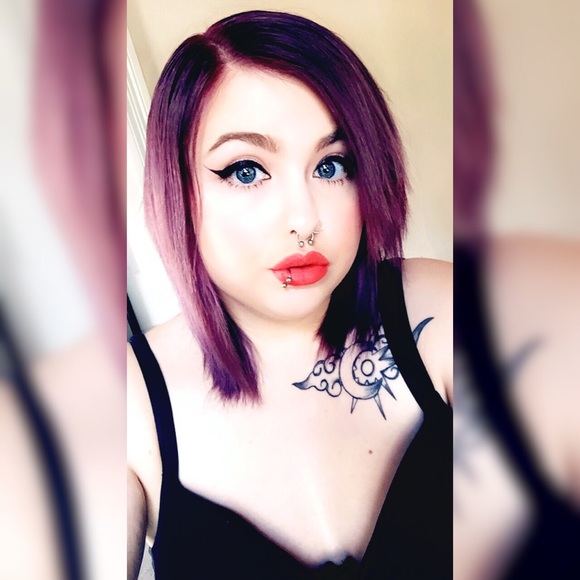 Meet your Posher, Noelle - Picture 2 of 2